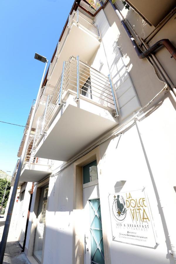B&B La Dolce Vita Фонди Экстерьер фото